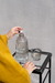 BOTELLA DE AGUA CON BASO en internet