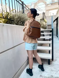 MOCHILA IBIZA (BEIGE-CON TACHAS) - comprar online