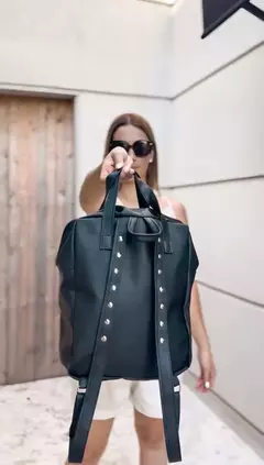MOCHILA PARIS (NEGRA-CON TACHAS) - AHORA VISTE FINO