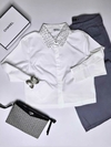 CAMISA CROPPED COM GOLA DETALHADA