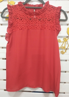 Blusa con encaje.