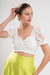 Top de encaje con detalles en brillos