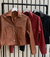 Campera engomada con bolsillos