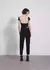 Jeans Mom Black* en internet