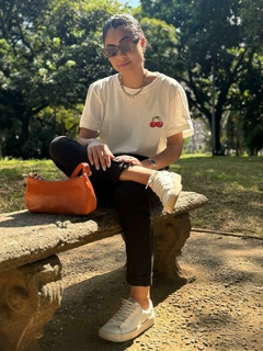 Camiseta feminina Cereja (frente e verso) - Off White