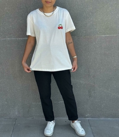 Camiseta feminina Cereja (frente e verso) - Off White na internet