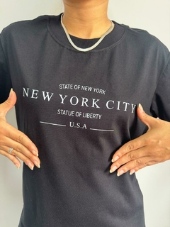 Camiseta Max feminina manga curta 100% algodão - New York City - preta
