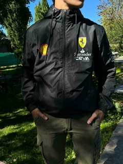 Campera rompeviento ferrari
