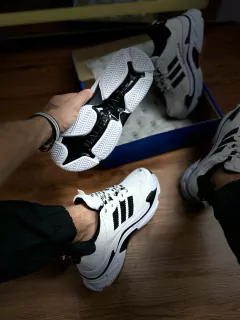 Balenciaga Triple-S Prime®️ na internet