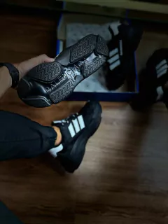 Balenciaga Triple-S Prime®️ na internet
