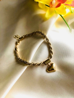 Pulseira Dourada Coração
