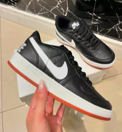 Nike Air Force 1 na internet