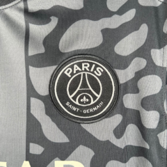 Camisa Paris Saint-Germain III 23/24 - Torcedor Nike Masculina - Preta com detalhes em cinza - Suprema Esportes | Camisas de Time