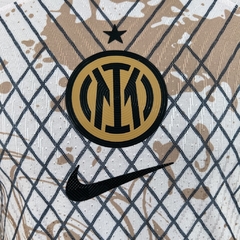 Camisa Inter de Milão Edição Especial 23/24 - Jogador Nike Masculina - Bege com detalhes branco e preto - Suprema Esportes | Camisas de Time