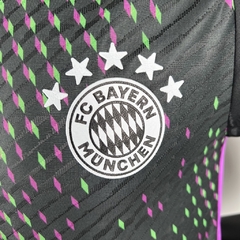 Camisa Bayern II 23/24 - Jogador Adidas Masculina - Preta com detalhes em roxo e verde - loja online