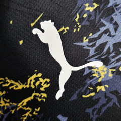 Camisa Manchester City Edição especial 23/24 - Torcedor Puma Masculina - Preta com detalhes em azul e dourado - Suprema Esportes | Camisas de Time