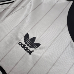 Camisa Retrô Manchester United II 1983 - Masculina Adidas - Branca com detalhes em vermelho e preto - Suprema Esportes | Camisas de Time