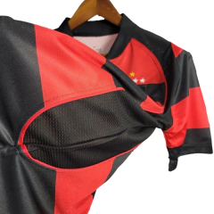 Camisa Flamengo I Retrô 03/04 Torcedor Masculina - Vermelha com detalhes em Preto e amarelo - Suprema Esportes | Camisas de Time