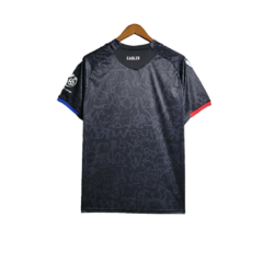 Camisa Crystal Palace III 23/24 - Torcedor Macron Masculina - Preta com detalhes em vermelho e azul na internet