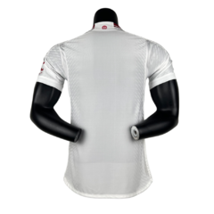 Camisa Manchester United III 23/24 - Jogador Adidas Masculina - Branca com detalhes em vermelho e preto - comprar online
