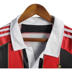 Imagem do Camisa Retrô AC Milan I 2012/2013 - Masculina Adidas - Vermelha e preta com detalhes em branco e verde