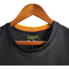 Imagem do Camisa Retrô Barcelona III 13/14 - Masculina Nike - Preta com detalhes em amarelo e vermelho