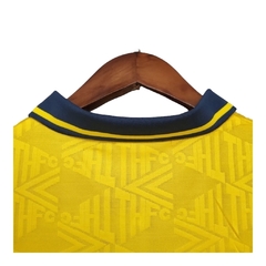 Imagem do Camisa Tottenham II Retrô 92/94 - Umbro Masculina - Amarela com detalhes em azul e cinza