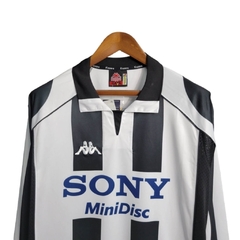Camisa Retrô Juventus I 1997/1998 manga longa - Masculina Kappa - Preta e branca - comprar online