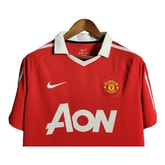 Camisa Retrô Manchester United 10/11 - Masculina Nike - Vermelha com detalhes em branco na internet