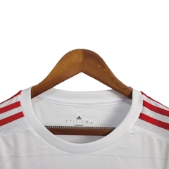 Imagem do Camisa Retrô Flamengo II 2015/2016 - Masculina Adidas - Branca com detalhes em vermelho
