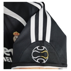 Imagem do Camisa Retrô Real Madrid 06/07 - Masculina Adidas - Preta com detalhes em branco