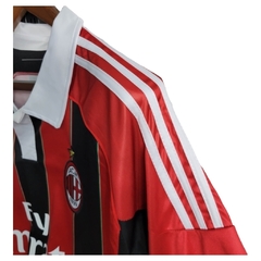 Camisa Retrô AC Milan I 2012/2013 - Masculina Adidas - Vermelha e preta com detalhes em branco e verde - comprar online