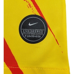 Camisa Retrô Barcelona I 19/20 - Masculina Nike - Amarela com detalhes em vermelho - comprar online