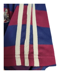Camisa Newcastle United II Retrô 95/96 - Adidas Masculina - Azul com listras vinho e detalhes em bege - comprar online
