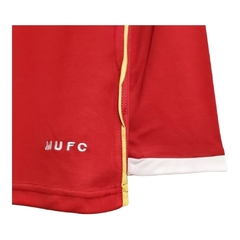 Imagem do Camisa Retrô Manchester United I 2006/2007 manga longa - Nike Masculina - Vermelha com detalhes em amarelo e branco