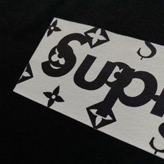 Playera supreme x louis black II en internet