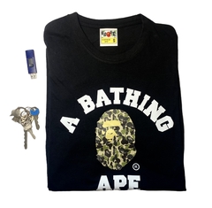 PLAYERA BAPE COLLEGE BLACK en internet