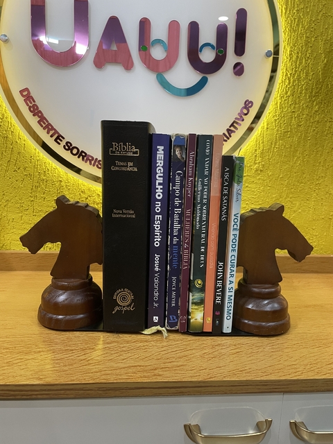 Porta livros cavalo – Geguton