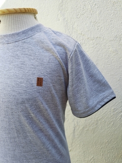 T-shirt Masculina Aviação - cinza mescla na internet