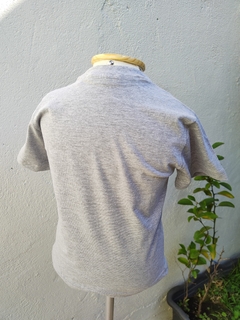 T-shirt Masculina Adventure cinza mescla na internet