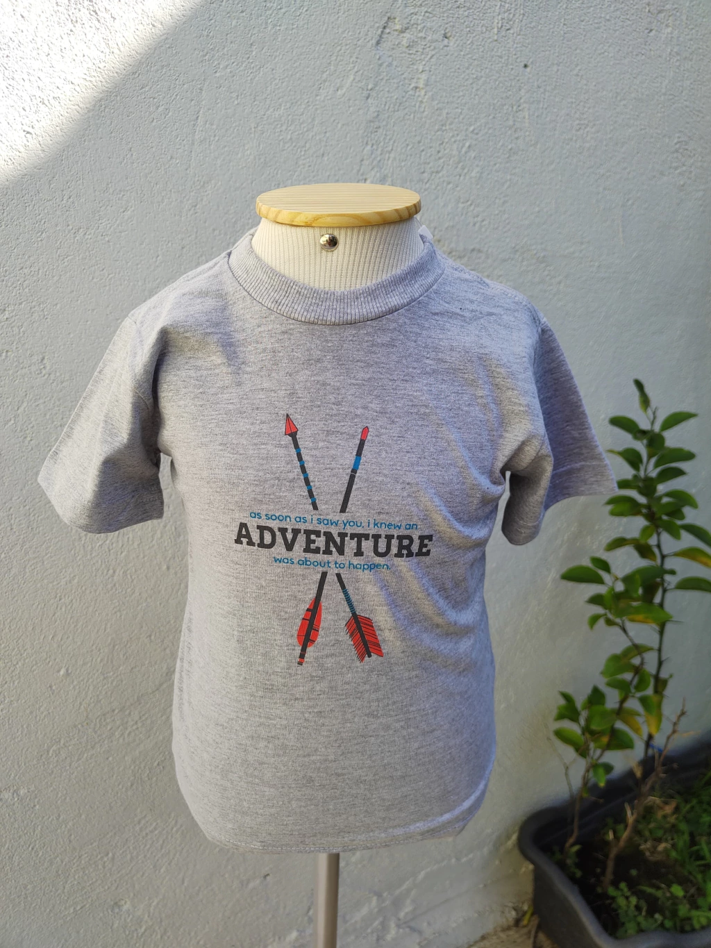 T-shirt Masculina Adventure cinza mescla