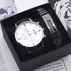 Conjunto pulseira esporte e relógio na internet