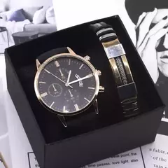 Conjunto pulseira esporte e relógio na internet