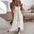 Imagem do Vestido feminino com renda fora do ombro, retalhamento elegante, gola V, alça e