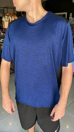 Camiseta DryFit Selene Azul e Preta