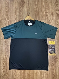 Camiseta DryFit Selene Verde e Preta - comprar online