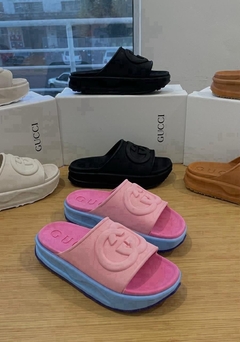 Chinelo Gucci na internet