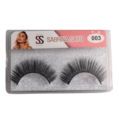Cílios postiço - Sabrina Sato na internet