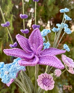 Arranjo Floral Roxos e Azuis na internet
