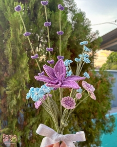 Arranjo Floral Roxos e Azuis - comprar online